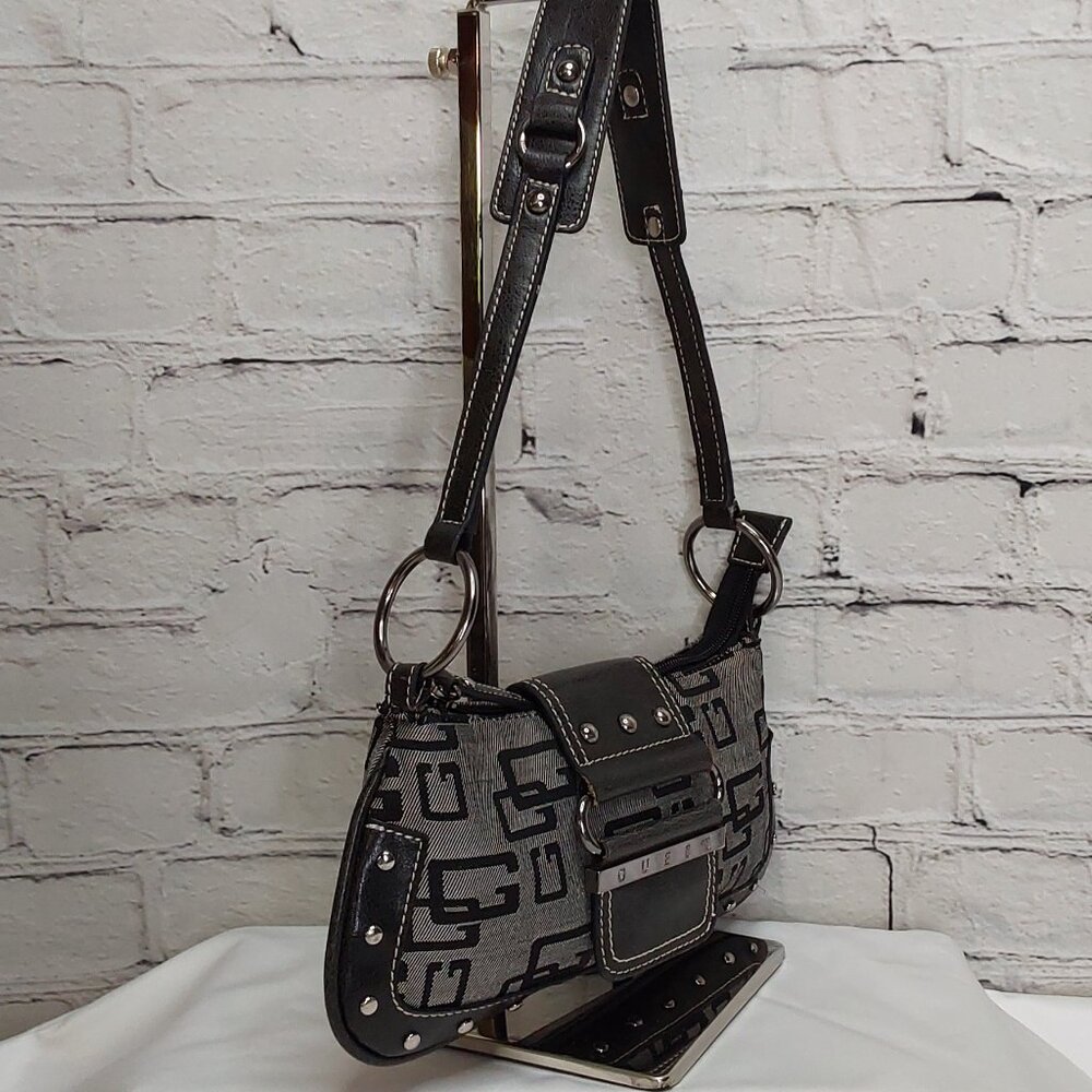 'GUESS' STUDDED MONOGRAM SHOULDER BAG SIGNATURE BIMBO BAGUETTE - Picture 2 of 16